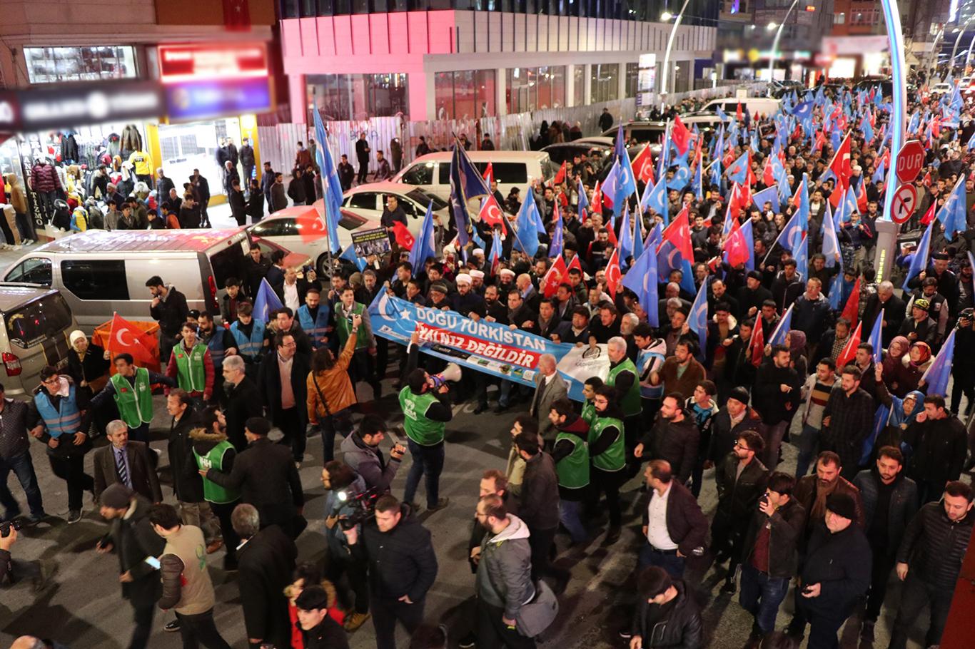 İstanbul'da halk Doğu Türkistan için yürüdü İstanbul'da halk Doğu Türkistan için yürüdü